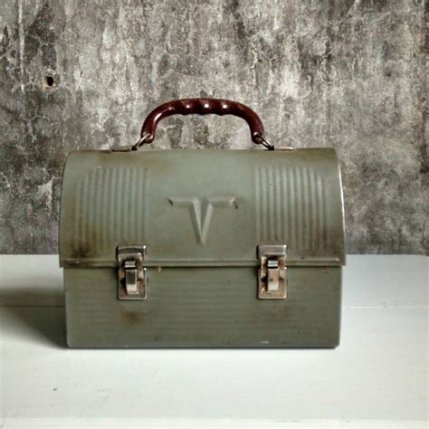 metal lunch box with a lovk|vintage metal lunch boxes.